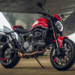 Ducati Monster 937cc ईंजन, 111bhp की पावर और 245mm का डिस्क ब्रेक सिर्फ ₹13,15,000