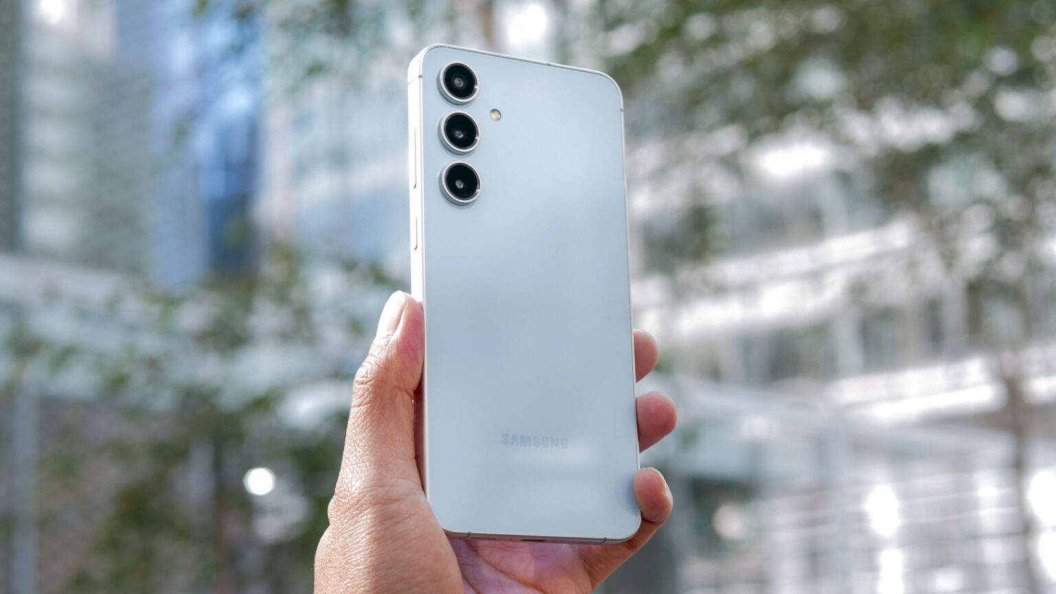 Samsung Galaxy S24 FE 5G with 2400e Processor & 120Hz Display in just ₹42,450