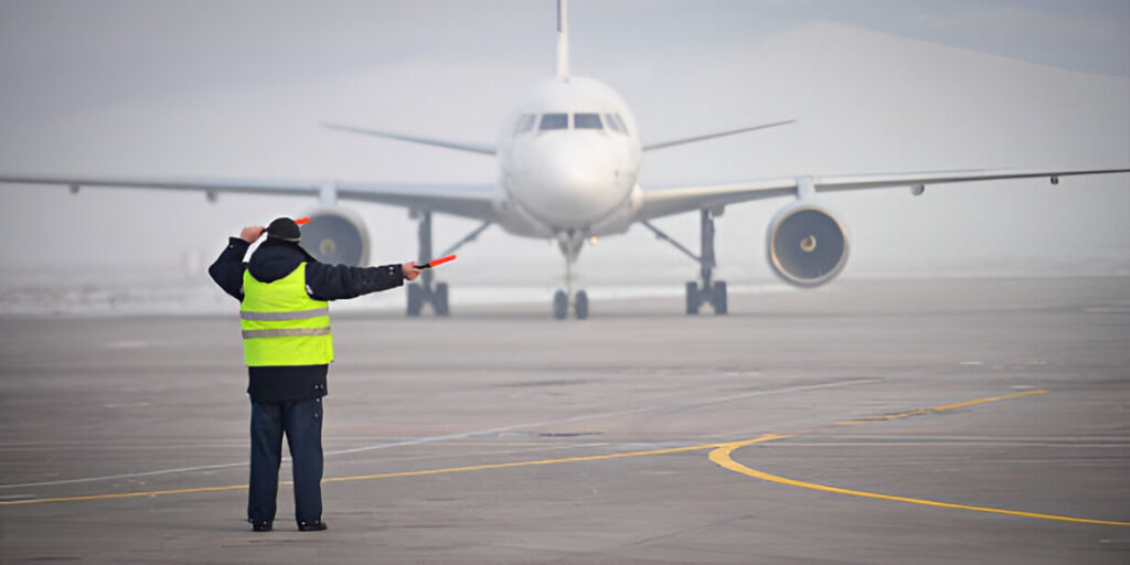 Heavy Fog Disrupts Flights: Govt Directs Airlines to Offer Meals, Refunds, and Timely Updates to Passengers
